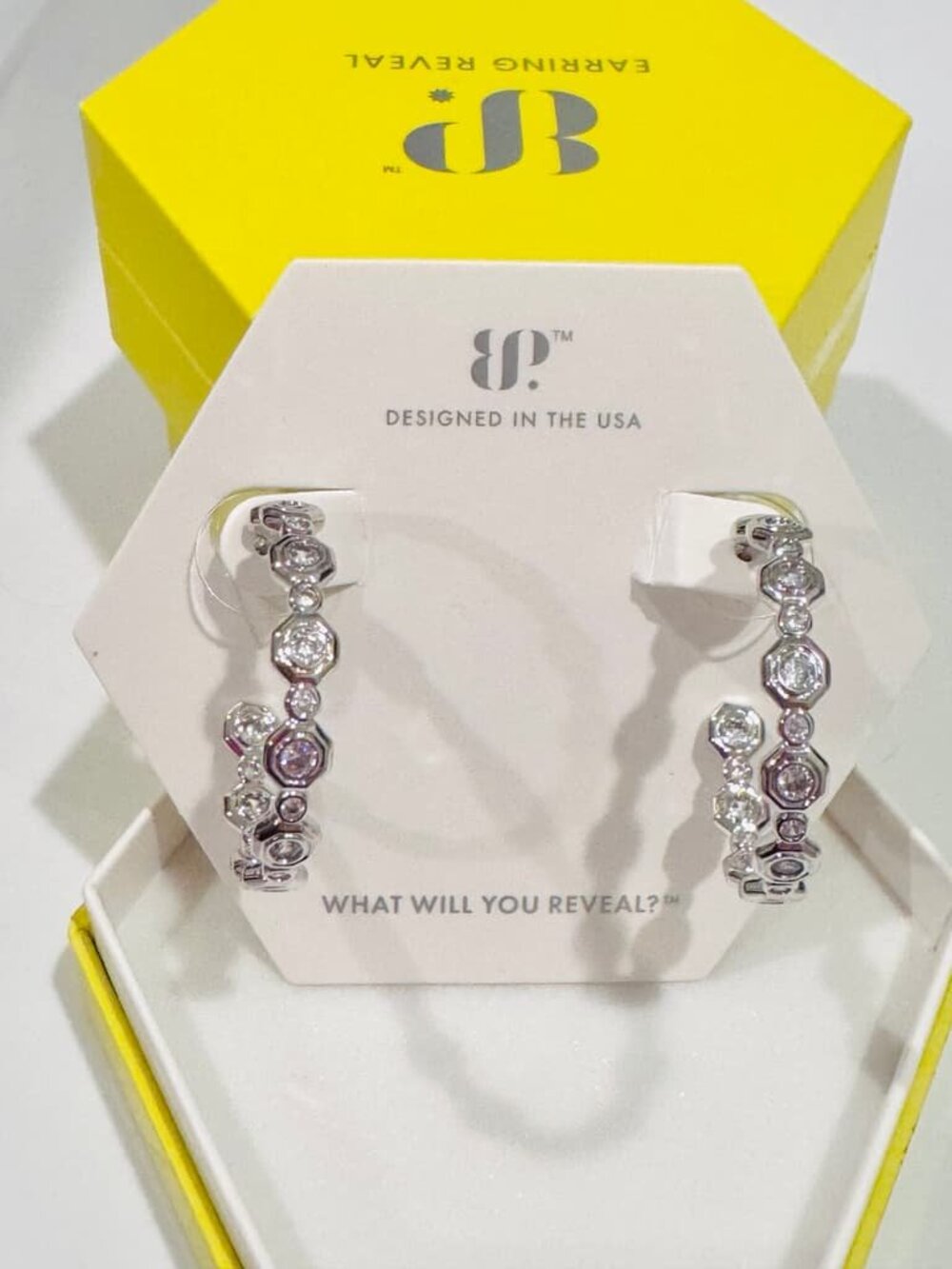 Delicate Queen Hoops